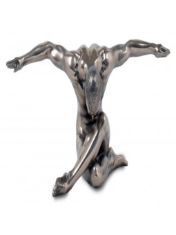 Hombre con los brazos abiertos